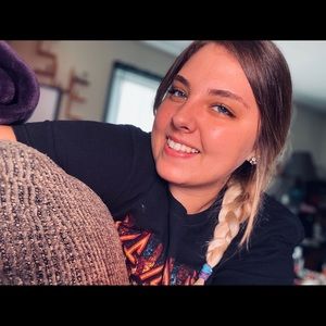 Meet your Posher, Elizabeth